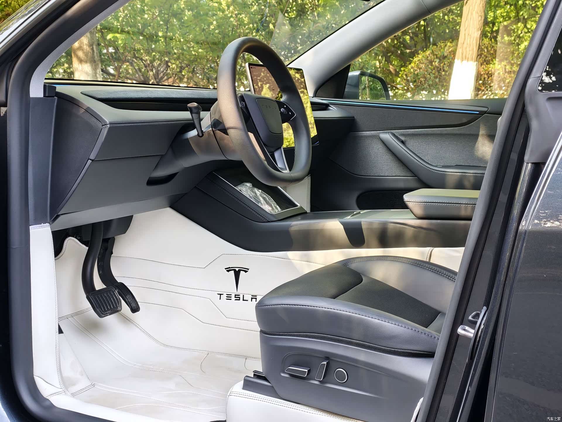 Tesla Model Y, 2025 4