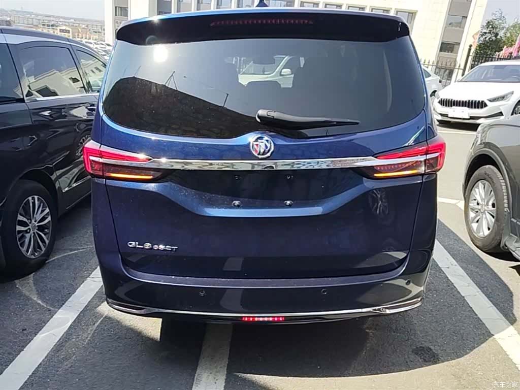 Buick GL8, 2022 6