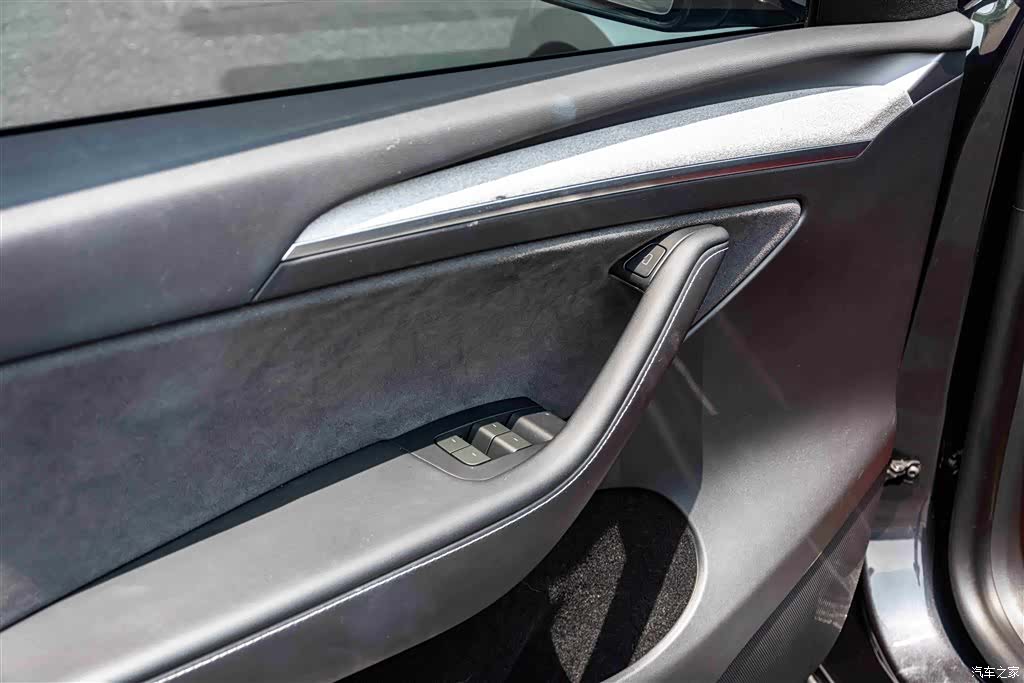 Tesla Model Y, 2024 14