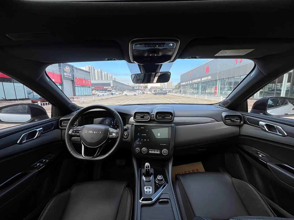 Lynk & Co 03