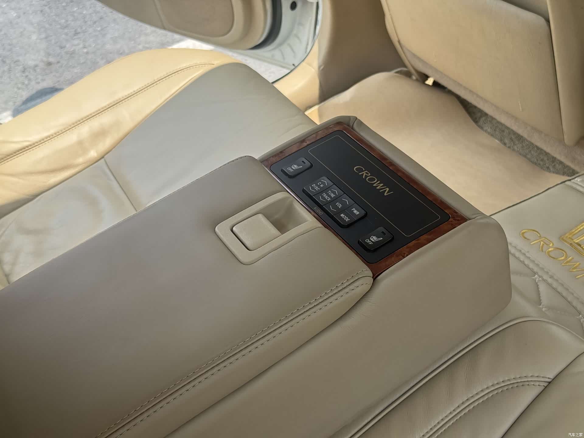 Toyota Crown, 2005 33