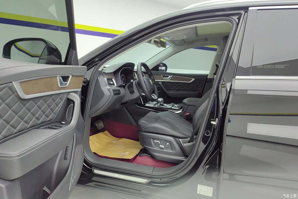 Hongqi HS7, 2025 9