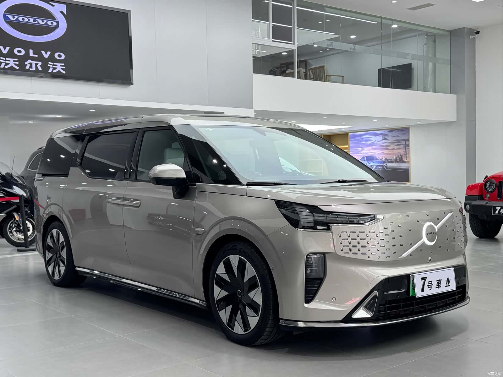 Volvo EM90, 2024 6