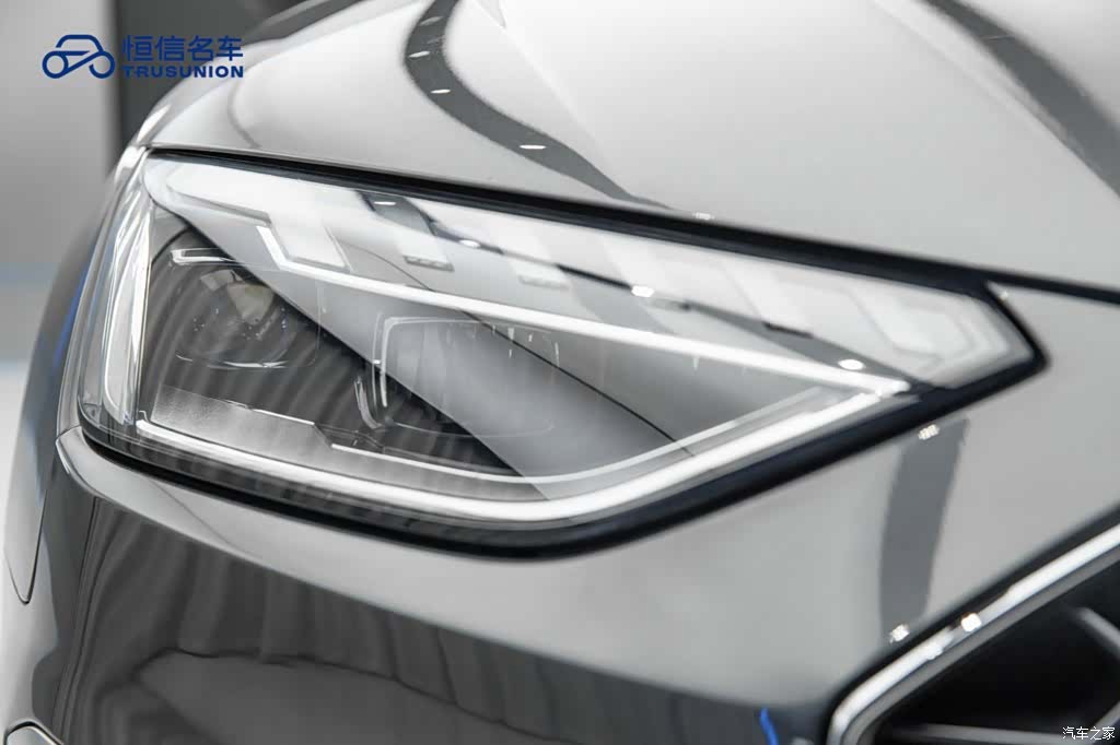 Audi A4L, 2022 все фото