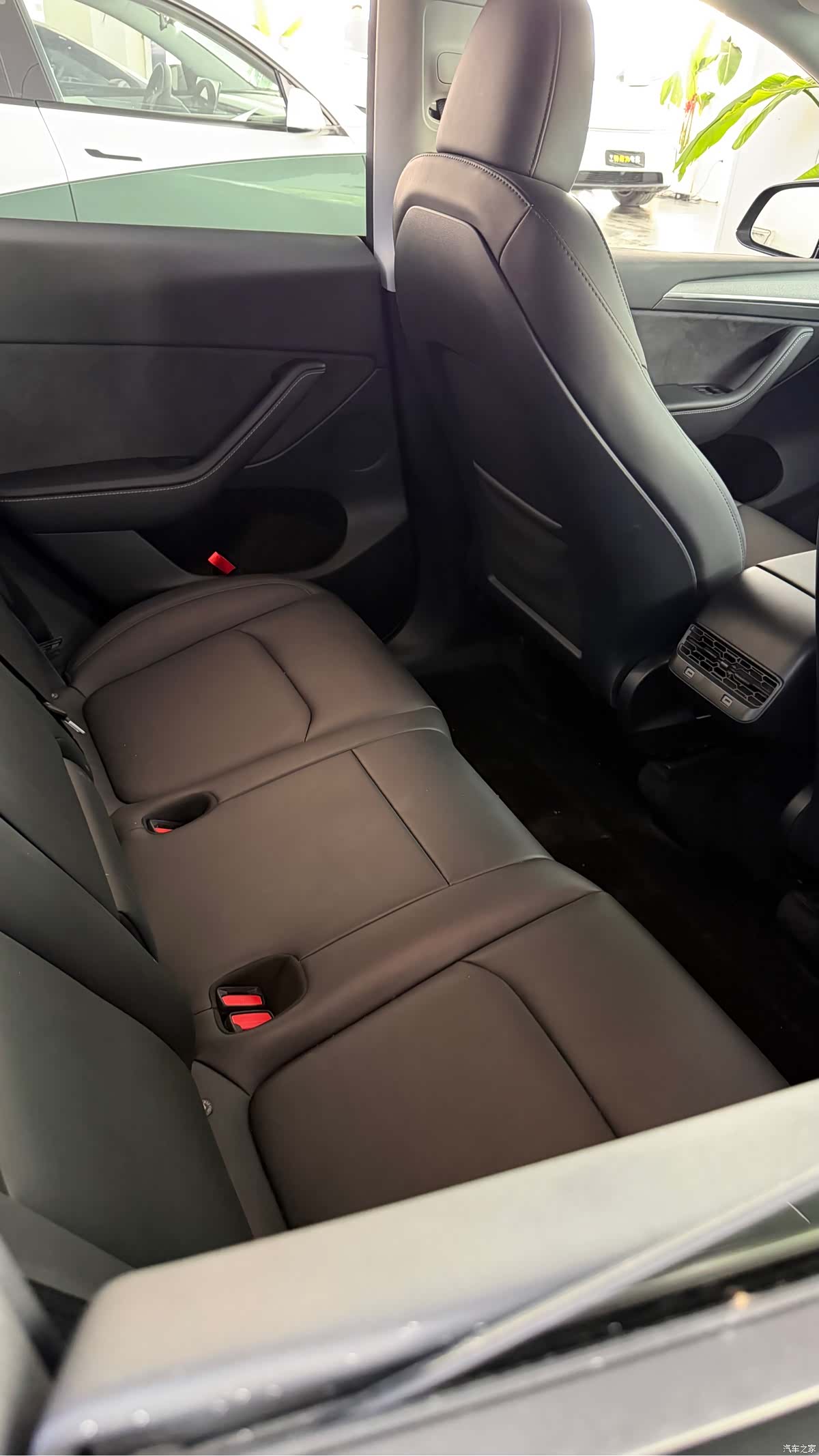 Tesla Model Y, 2024 7