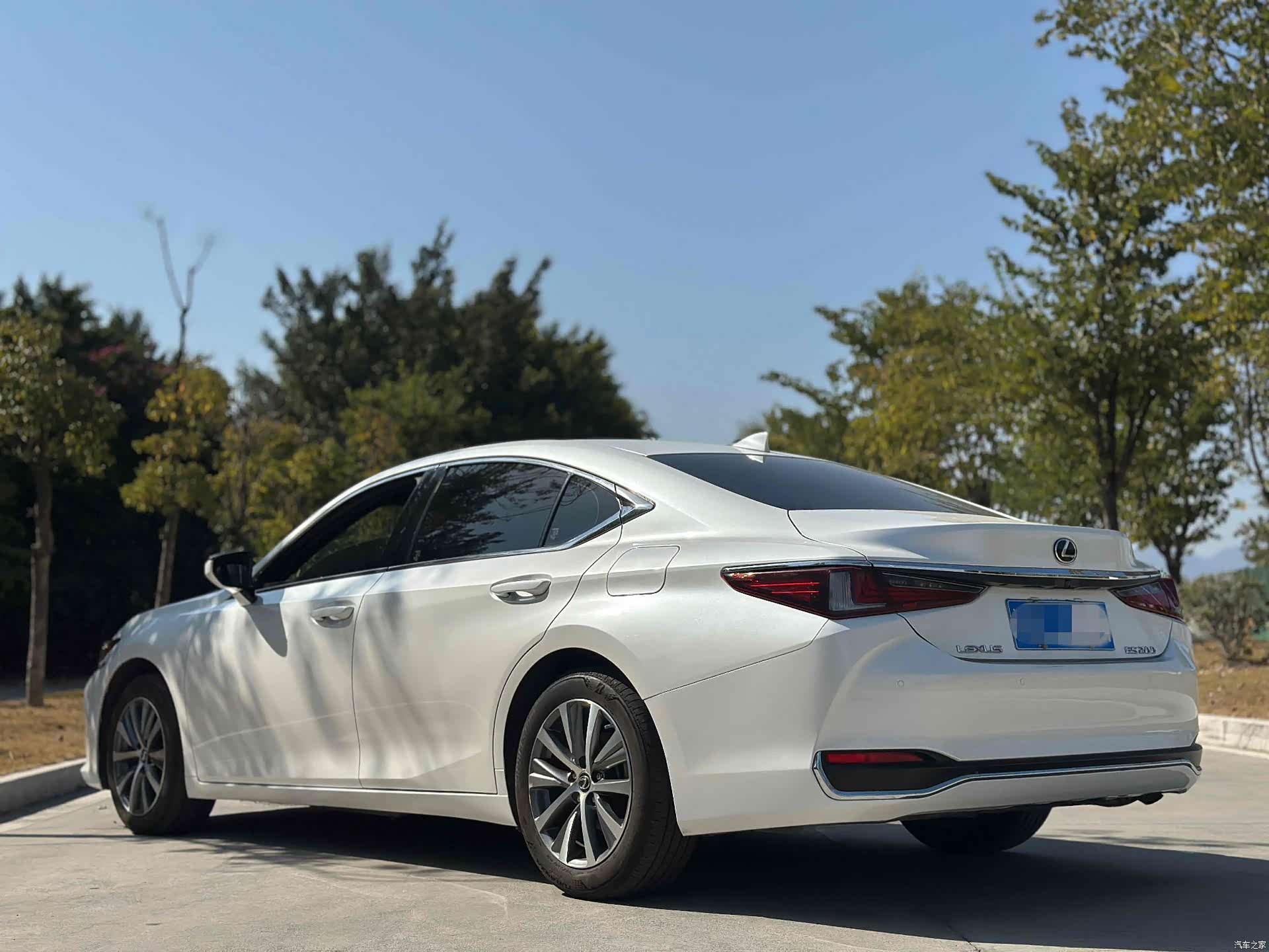 Lexus ES, 2020 все фото