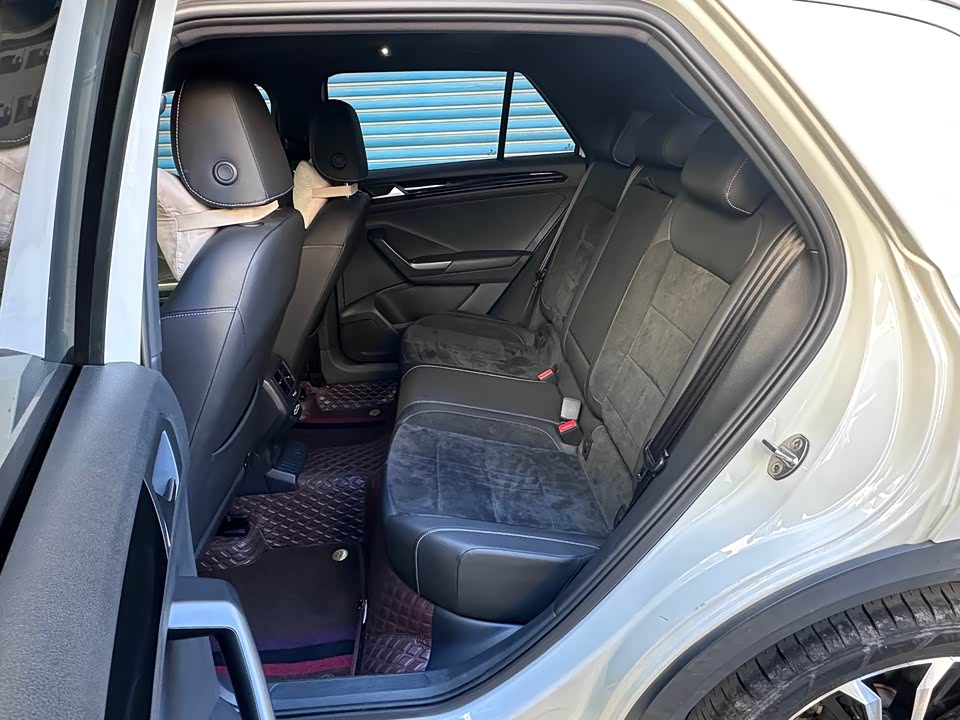 Volkswagen T-ROC exploring Songs