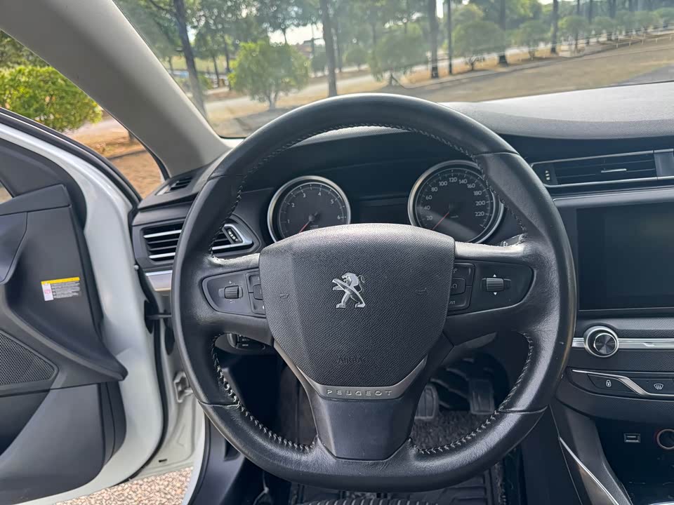 Peugeot 408