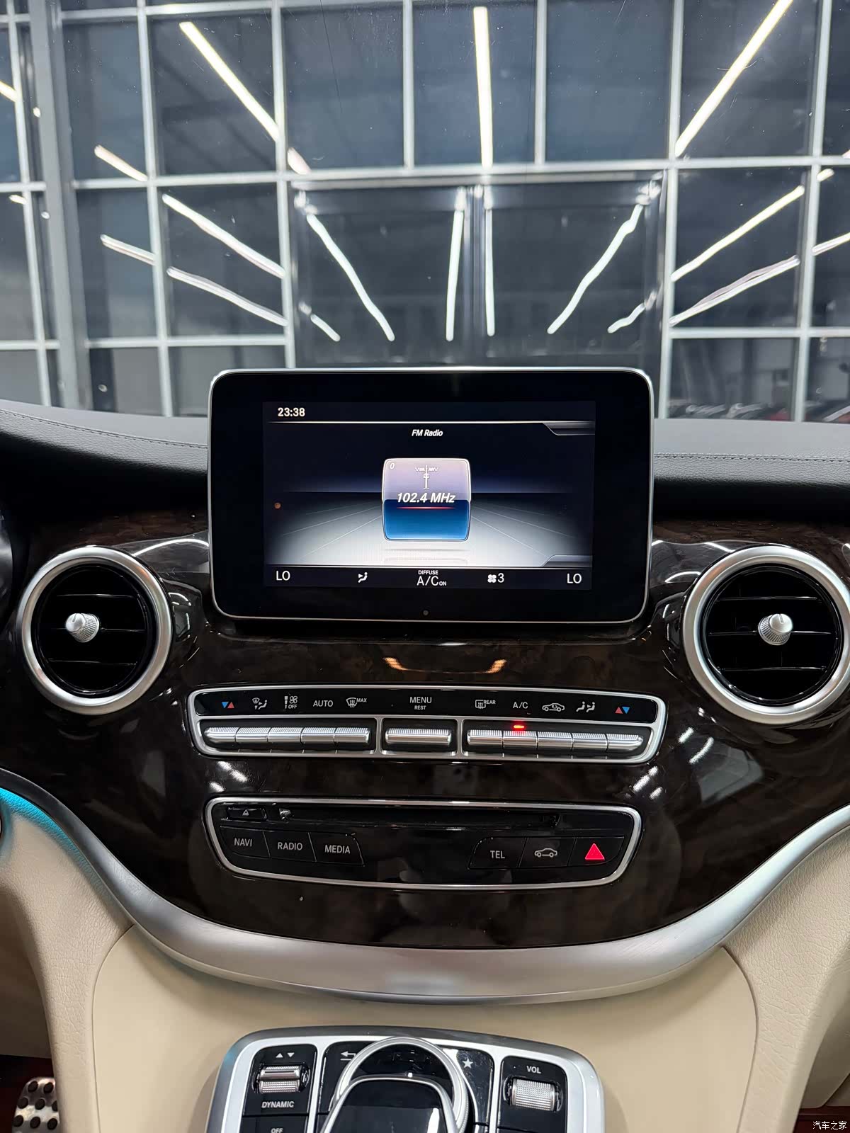 Mercedes-Benz V-Class, 2020 7