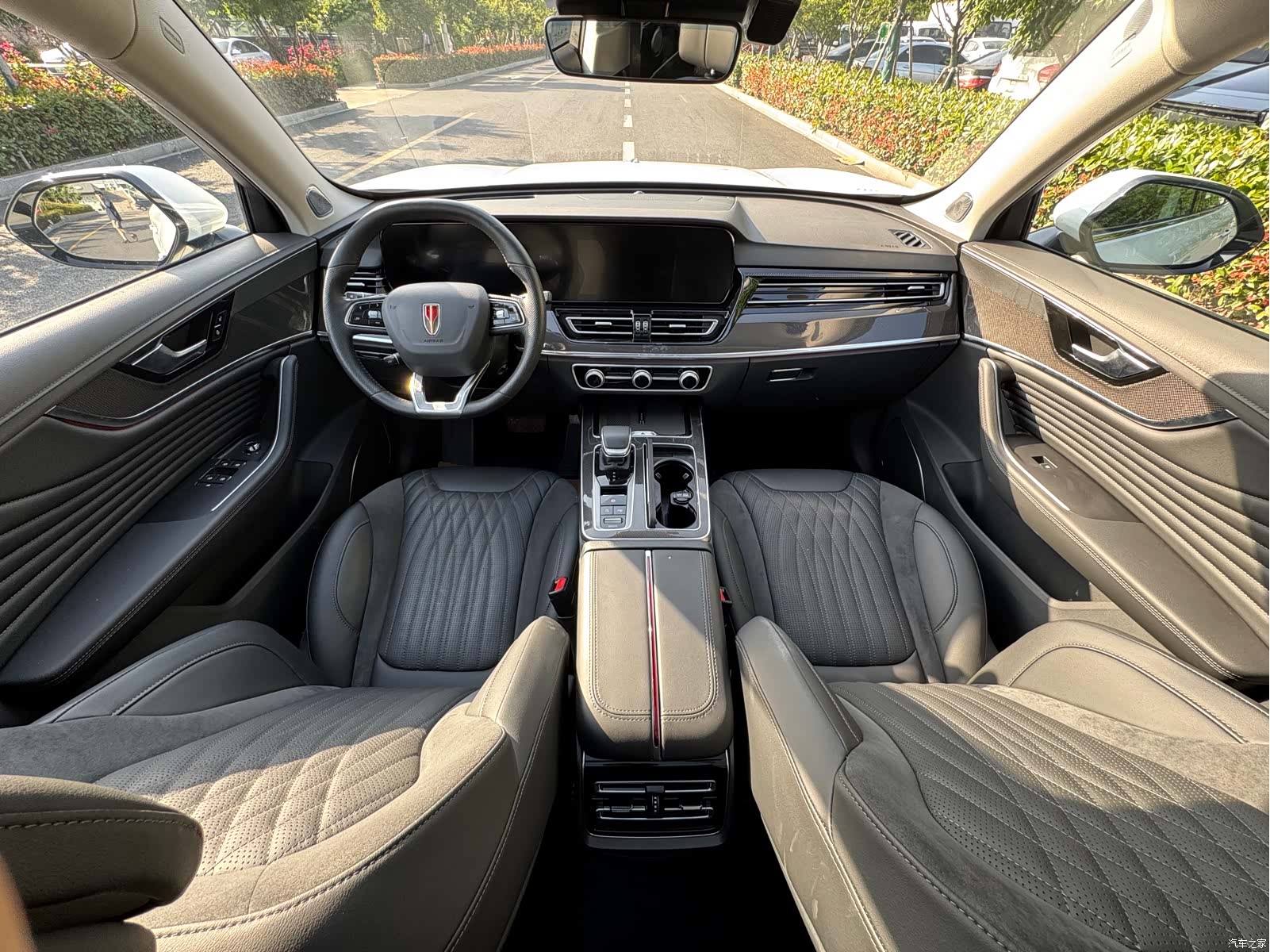 Hongqi HS5, 2024 14