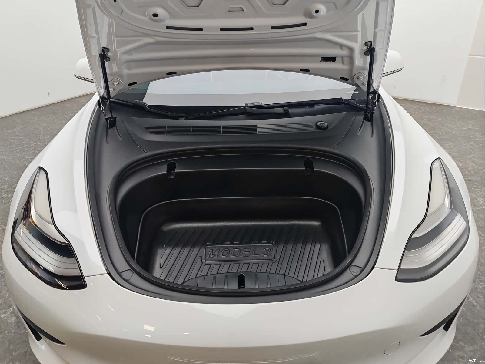 Tesla Model 3, 2020 13