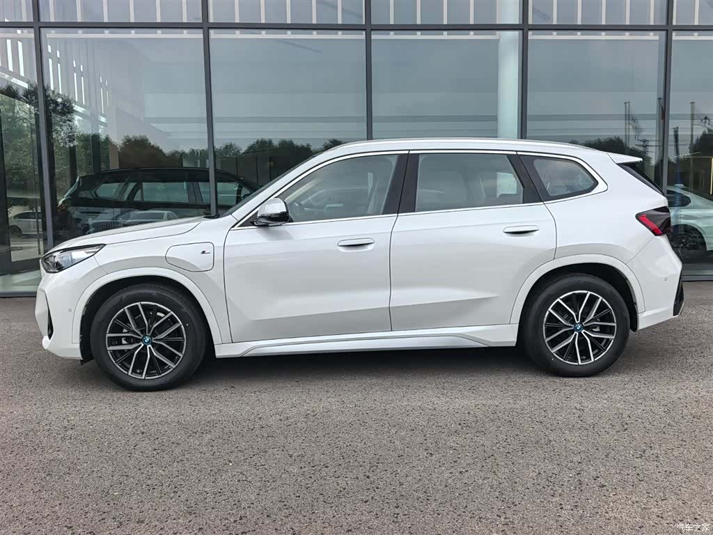 BMW iX1, 2025 3