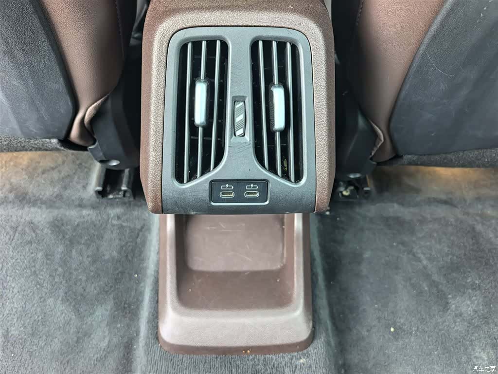 BMW iX1, 2025 11