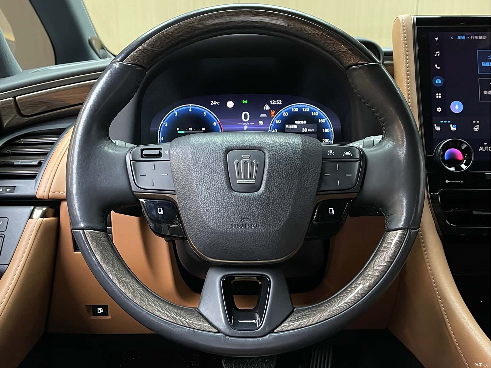 Toyota Vellfire, 2023 11