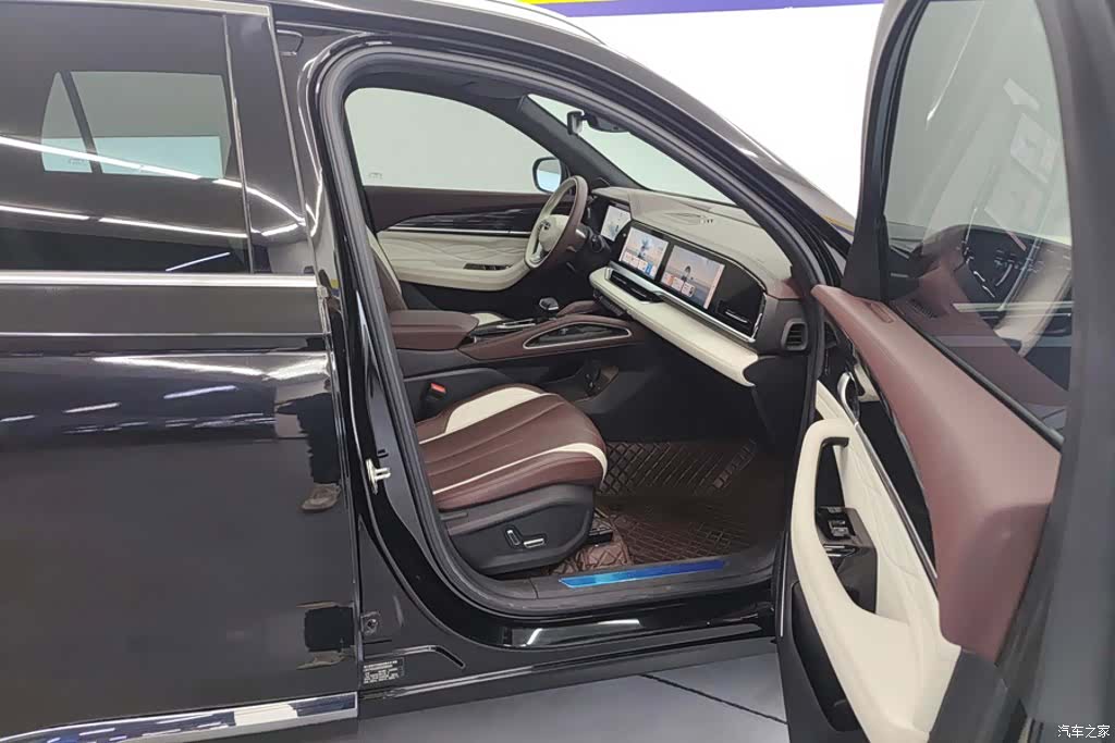Geely Xingyue L, 2025 8