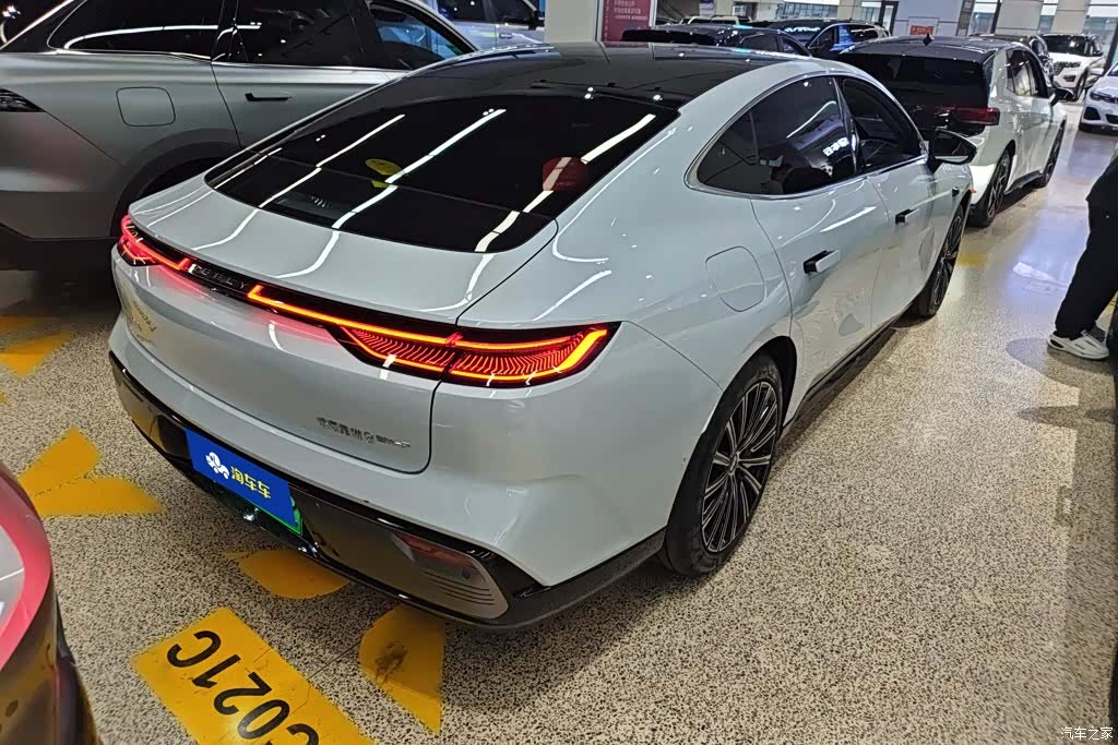 Geely 8, 2026 3