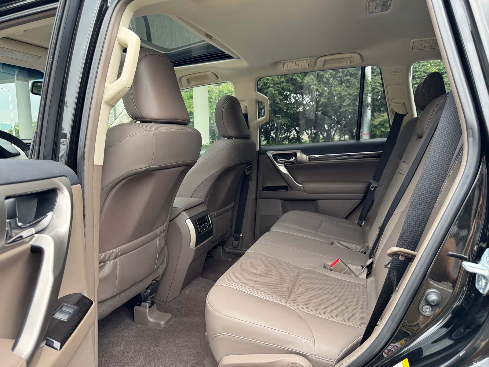 Lexus GX, 2016 9