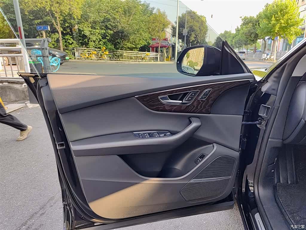 Audi Q8, 2022 6