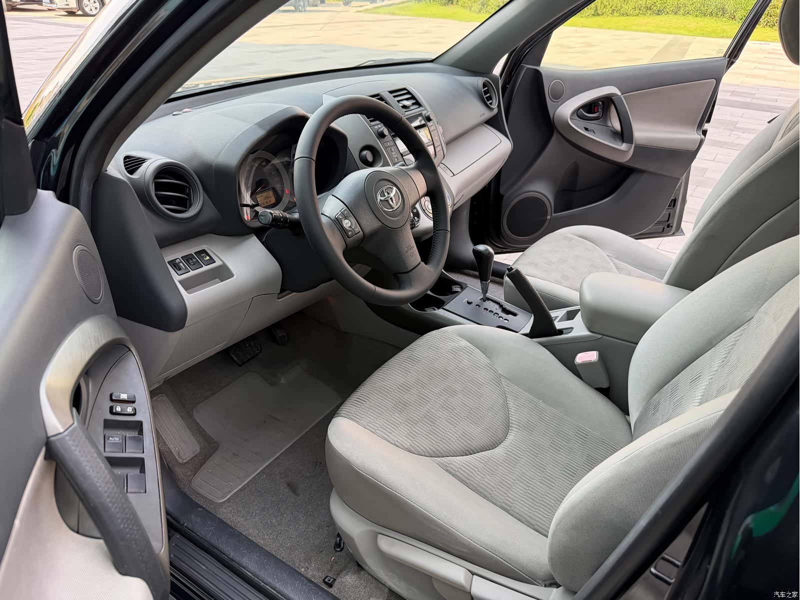 Toyota RAV4, 2010 8