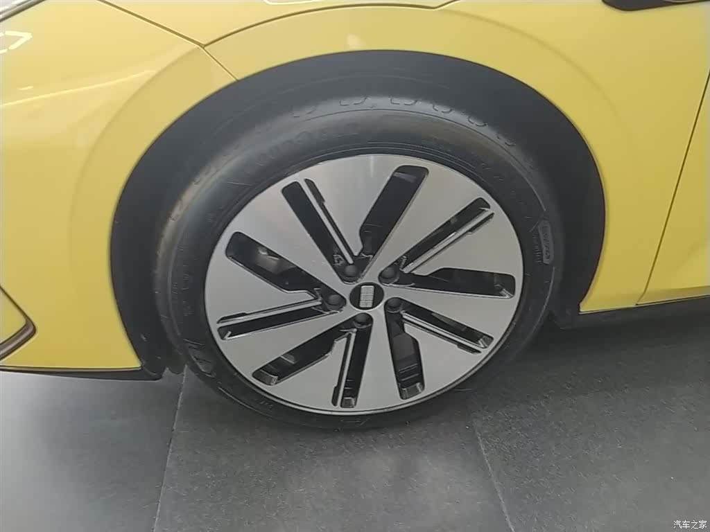 Geely E8, 2024 23