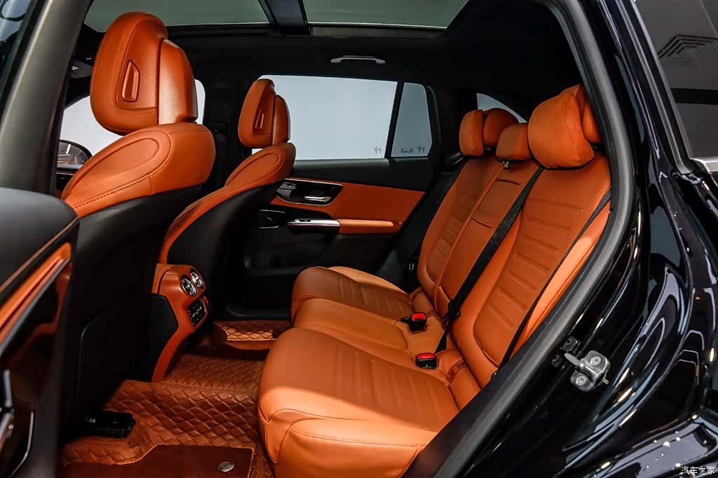 Mercedes-Benz GLC, 2025 10
