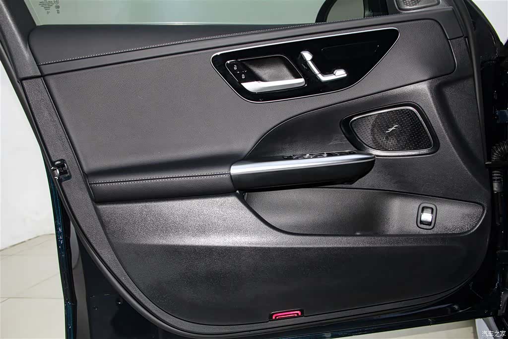 Mercedes-Benz C-Class, 2025 17