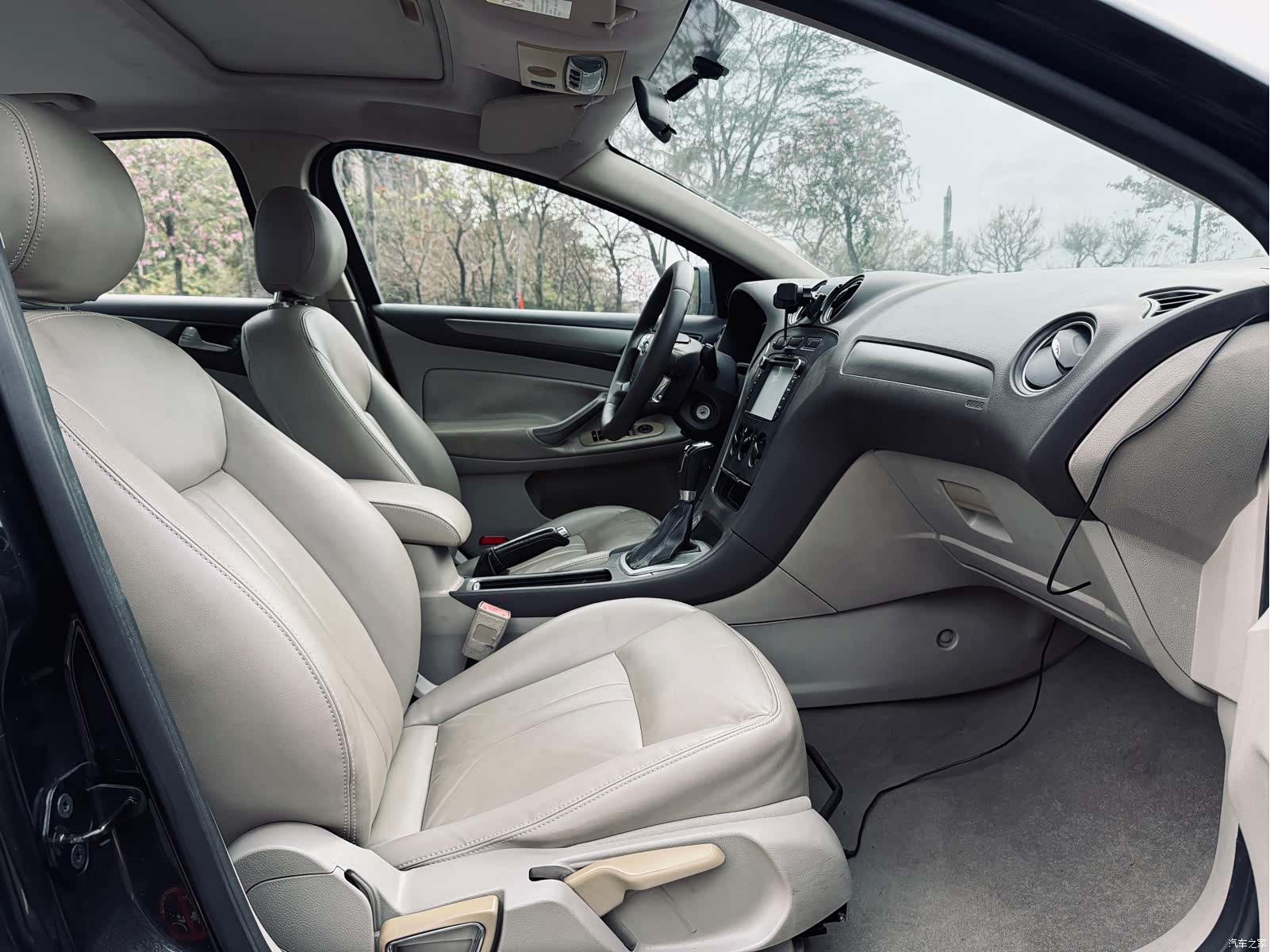 Ford Mondeo, 2011 21