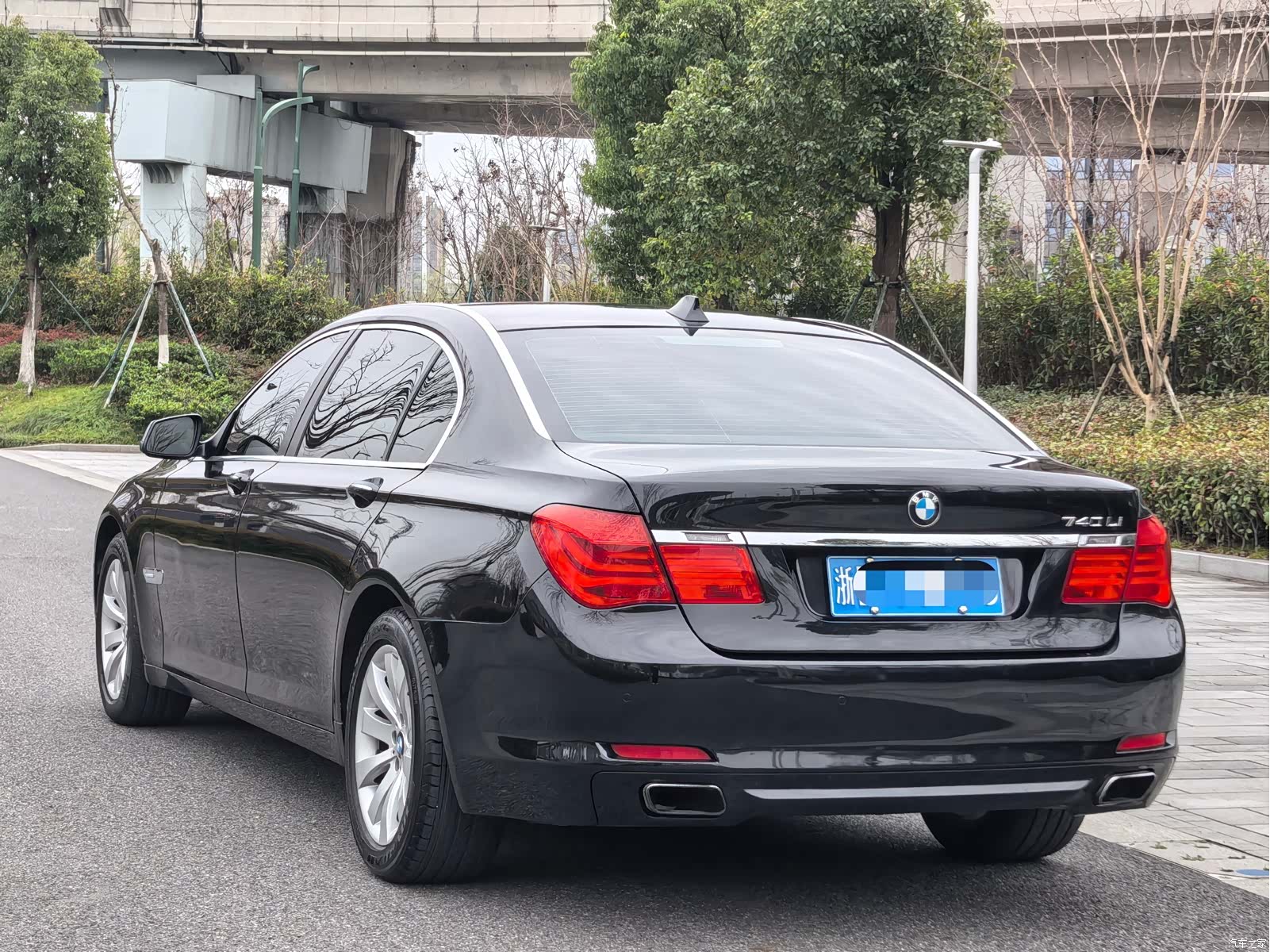 BMW 7 Series, 2011 4
