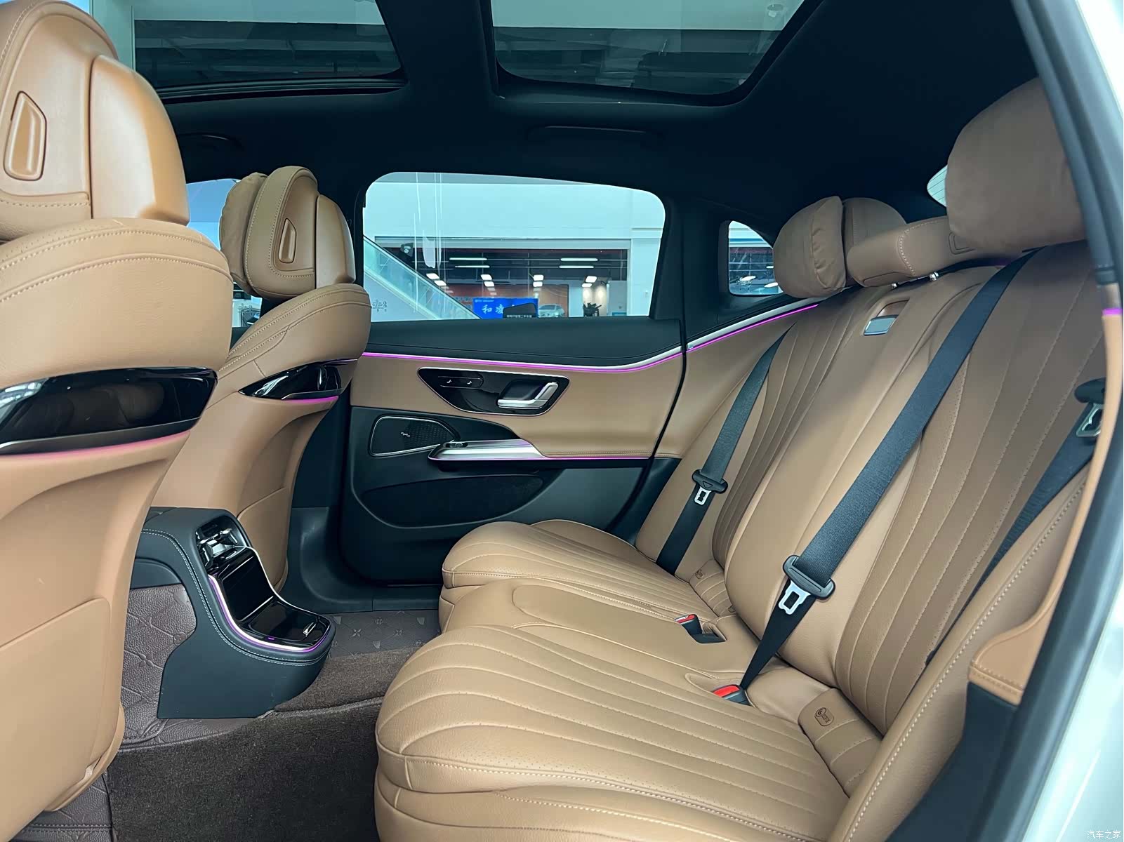 Mercedes-Benz E-Class, 2024 21