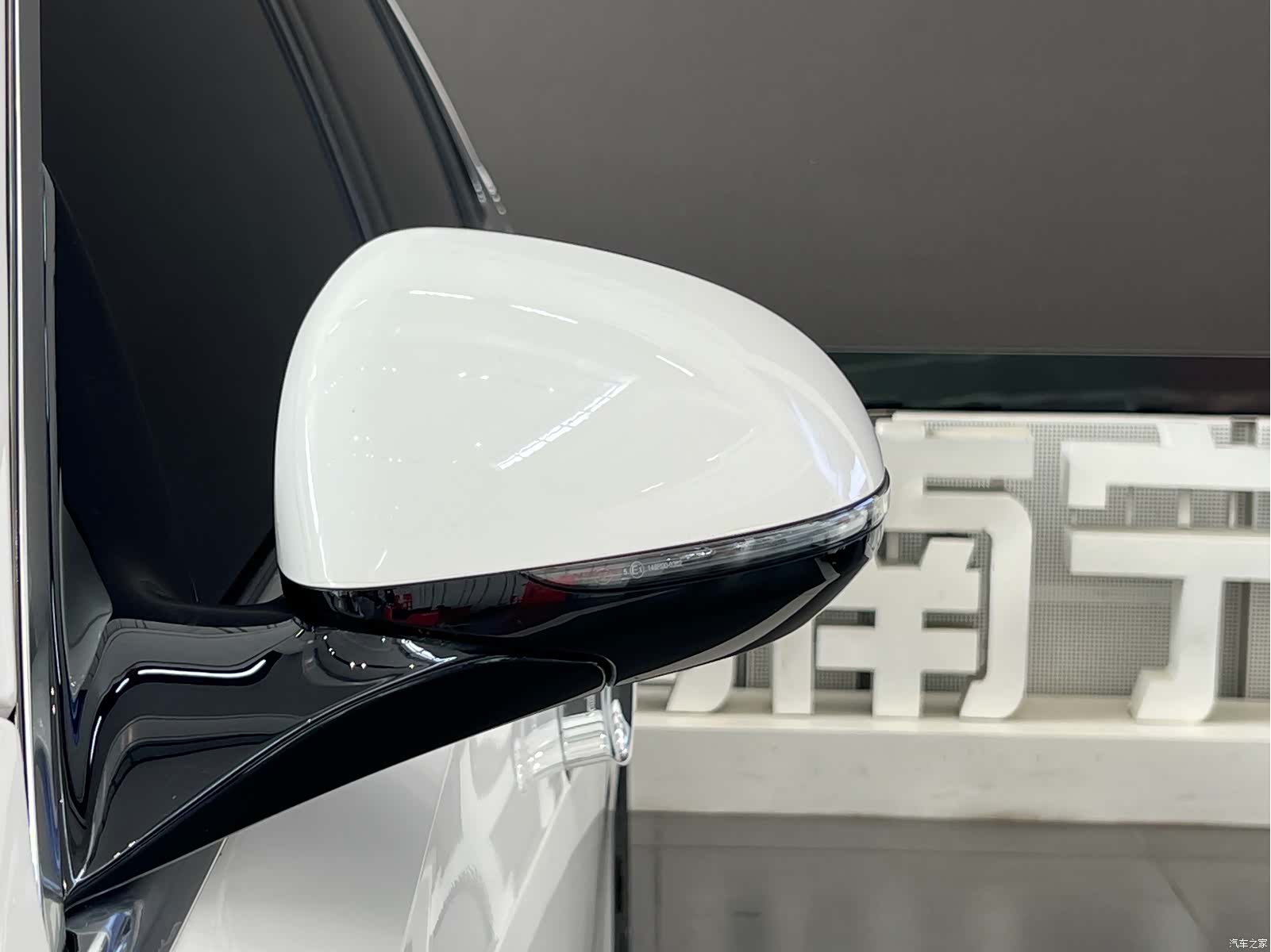 Mercedes-Benz E-Class, 2024 10
