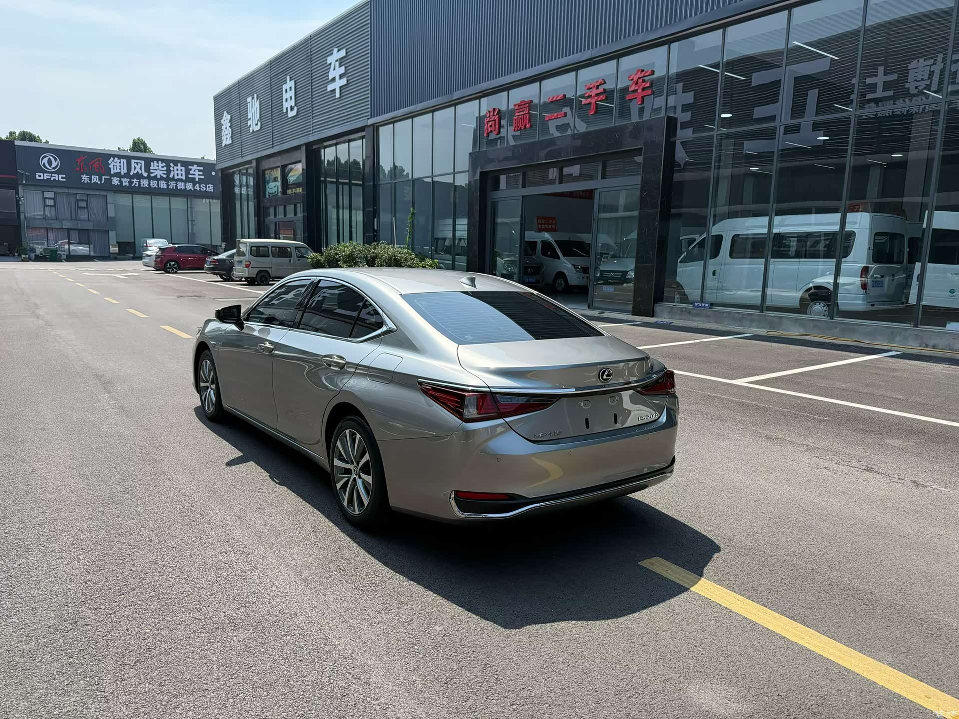 Lexus ES, 2021 все фото