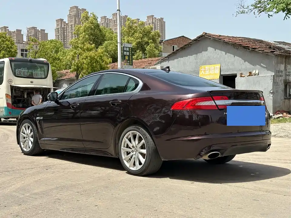 Jaguar XF