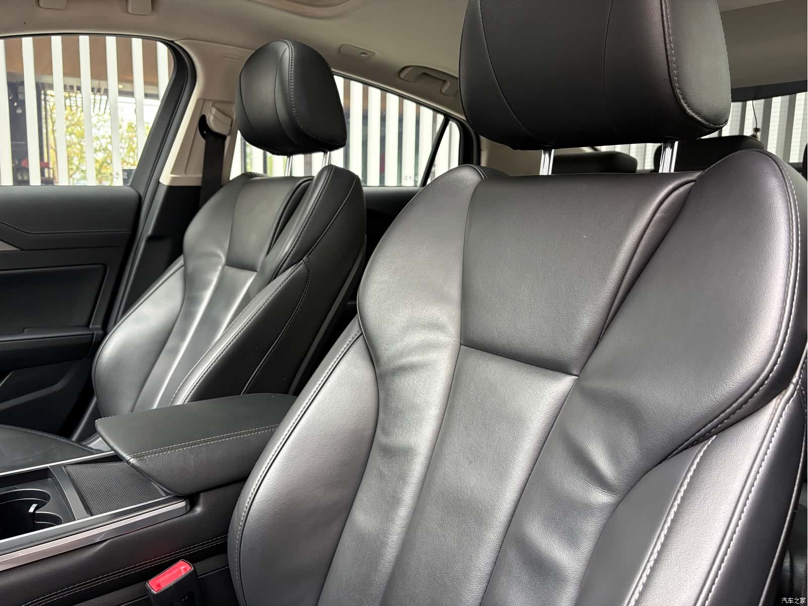 Hongqi H5, 2022 10