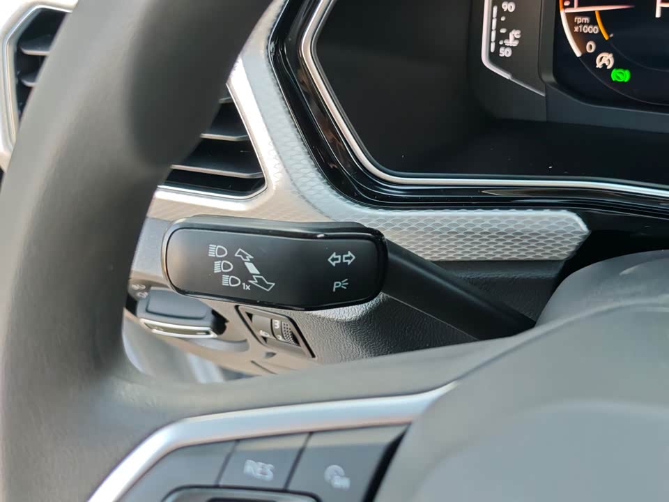 Volkswagen Exploring the shadow