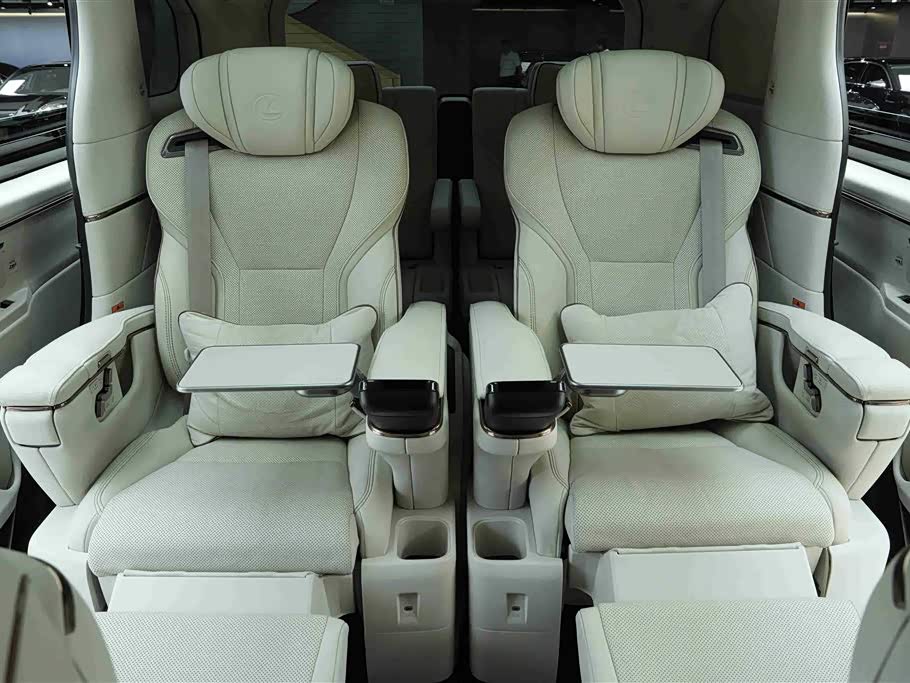 Lexus LM Lexus LM