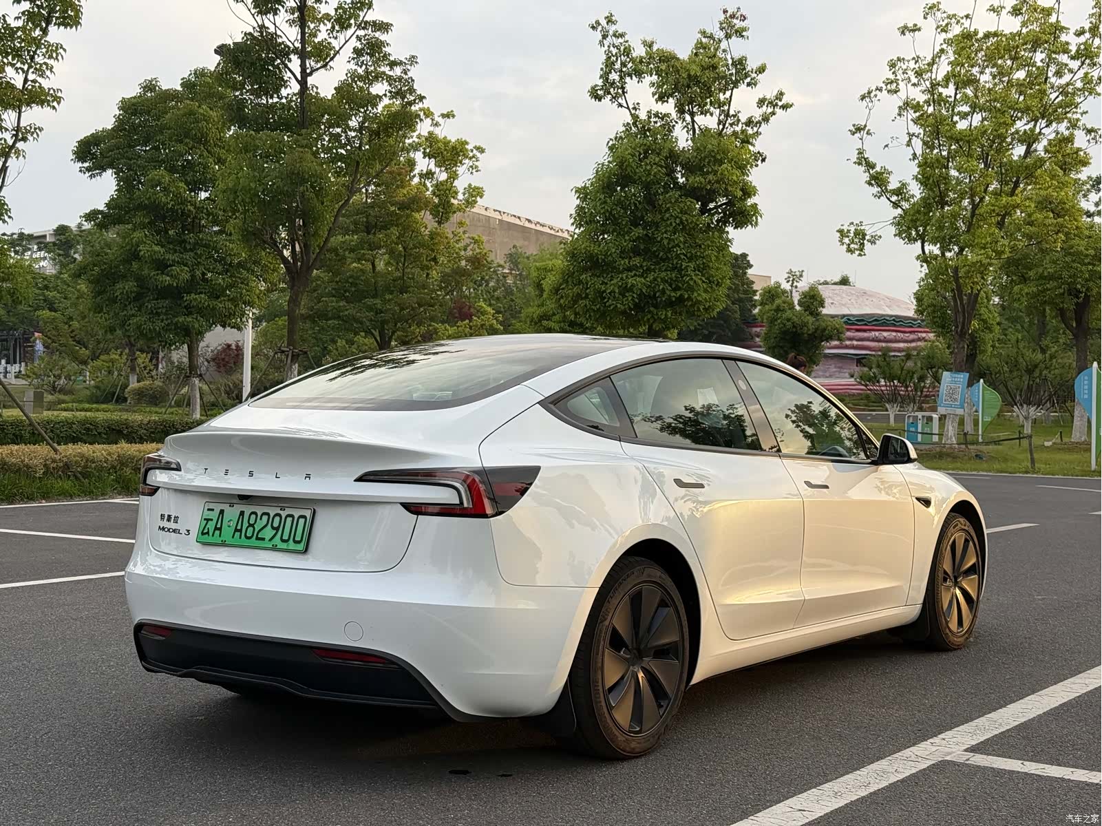 Tesla Model 3, 2025 4