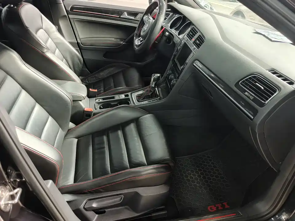 Volkswagen Golf GTI