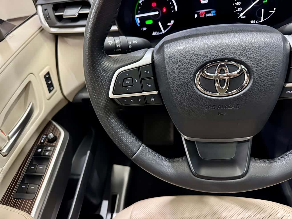 Toyota Granvia, 2024 15
