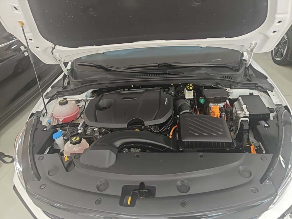 Geely Emgrand, 2025 20