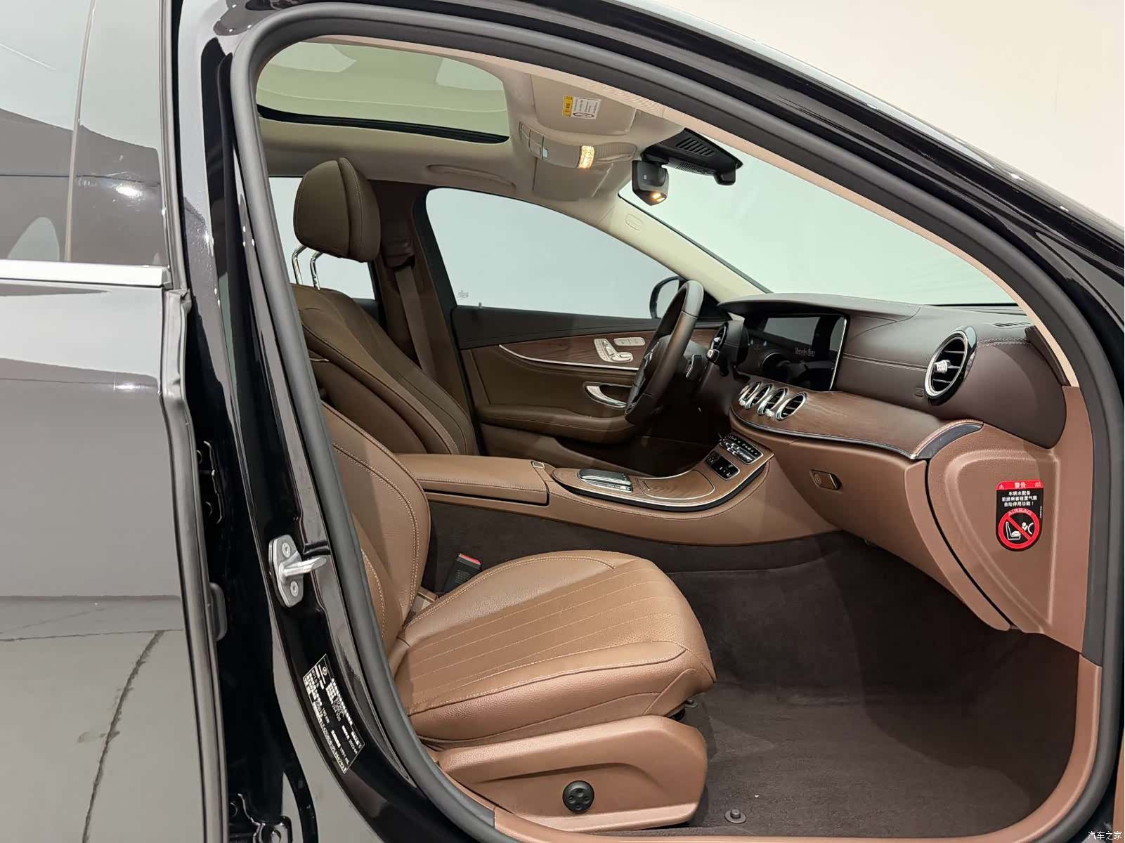 Mercedes-Benz E-Class, 2023 16