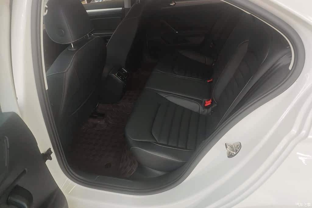 Volkswagen Lamando, 2016 11