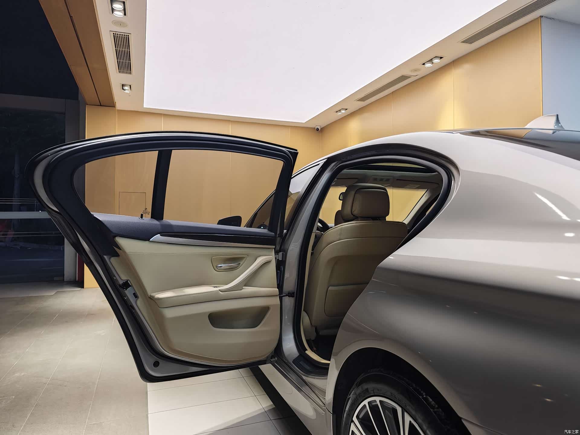 BMW 5 Series, 2013 23