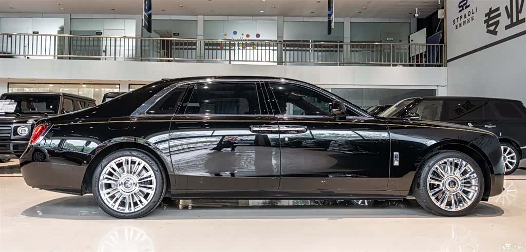 Rolls-Royce Ghost, 2022 4