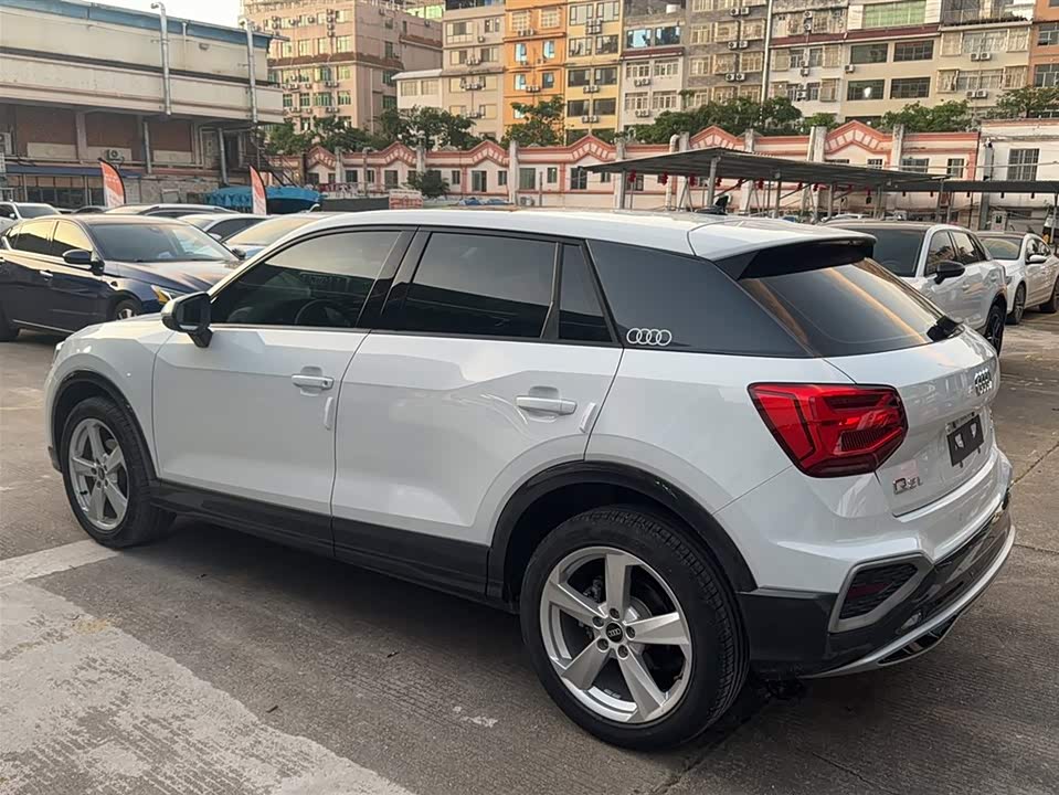 Audi Q2L