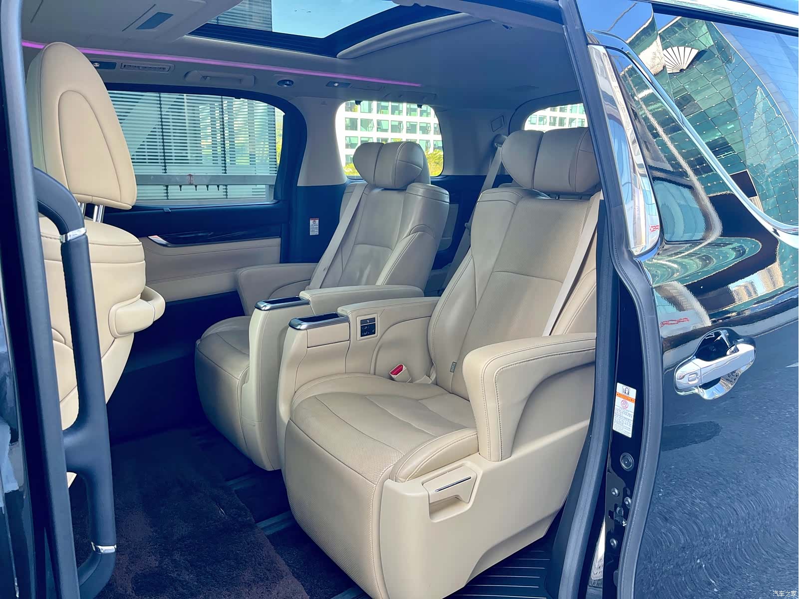 Toyota Alphard, 2020 8