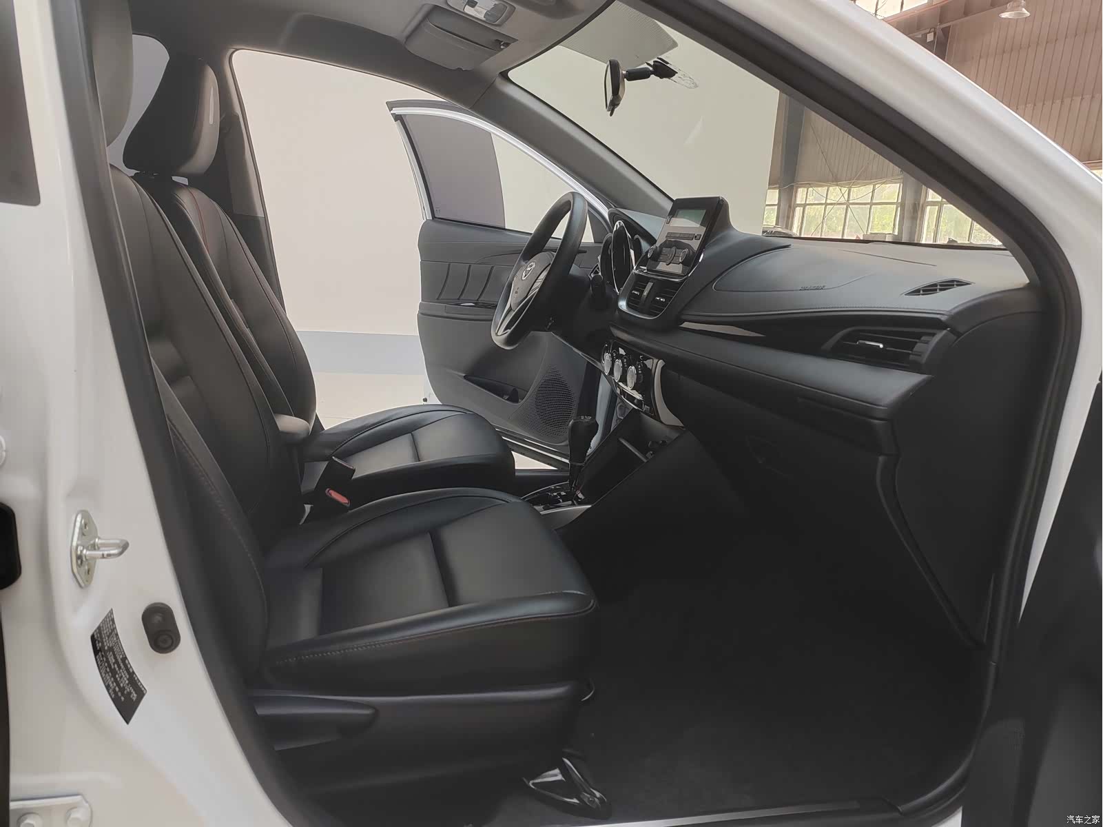 Toyota YARiS L, 2022 22