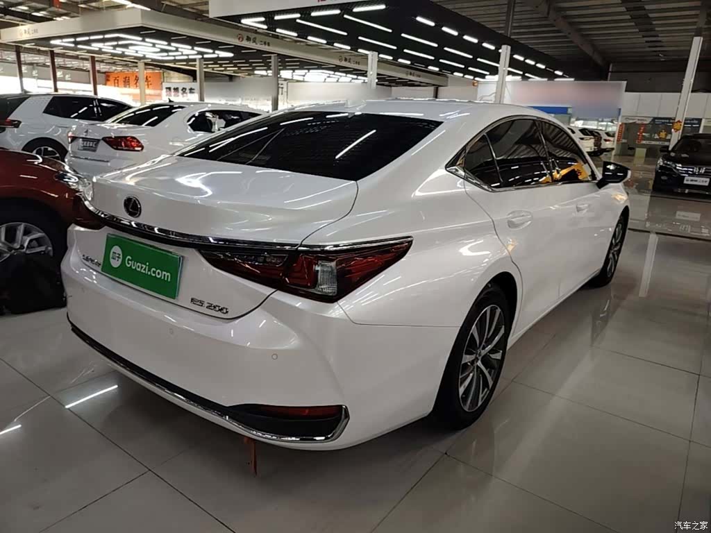 Lexus ES, 2020 7