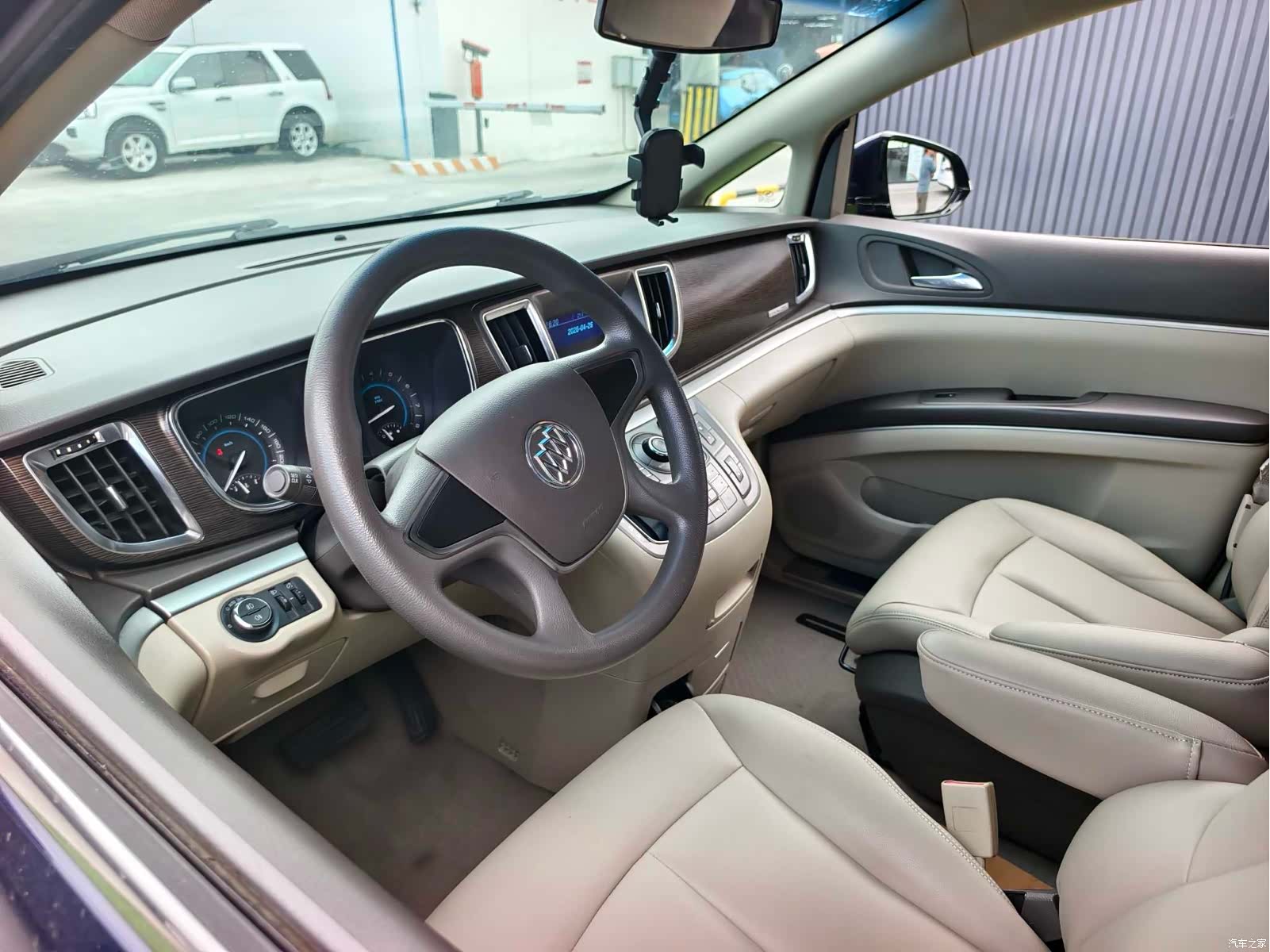 Buick GL8, 2011 9