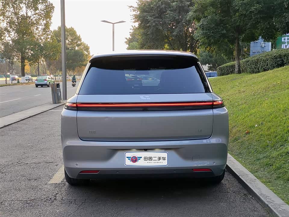 Li Auto Ideal L8