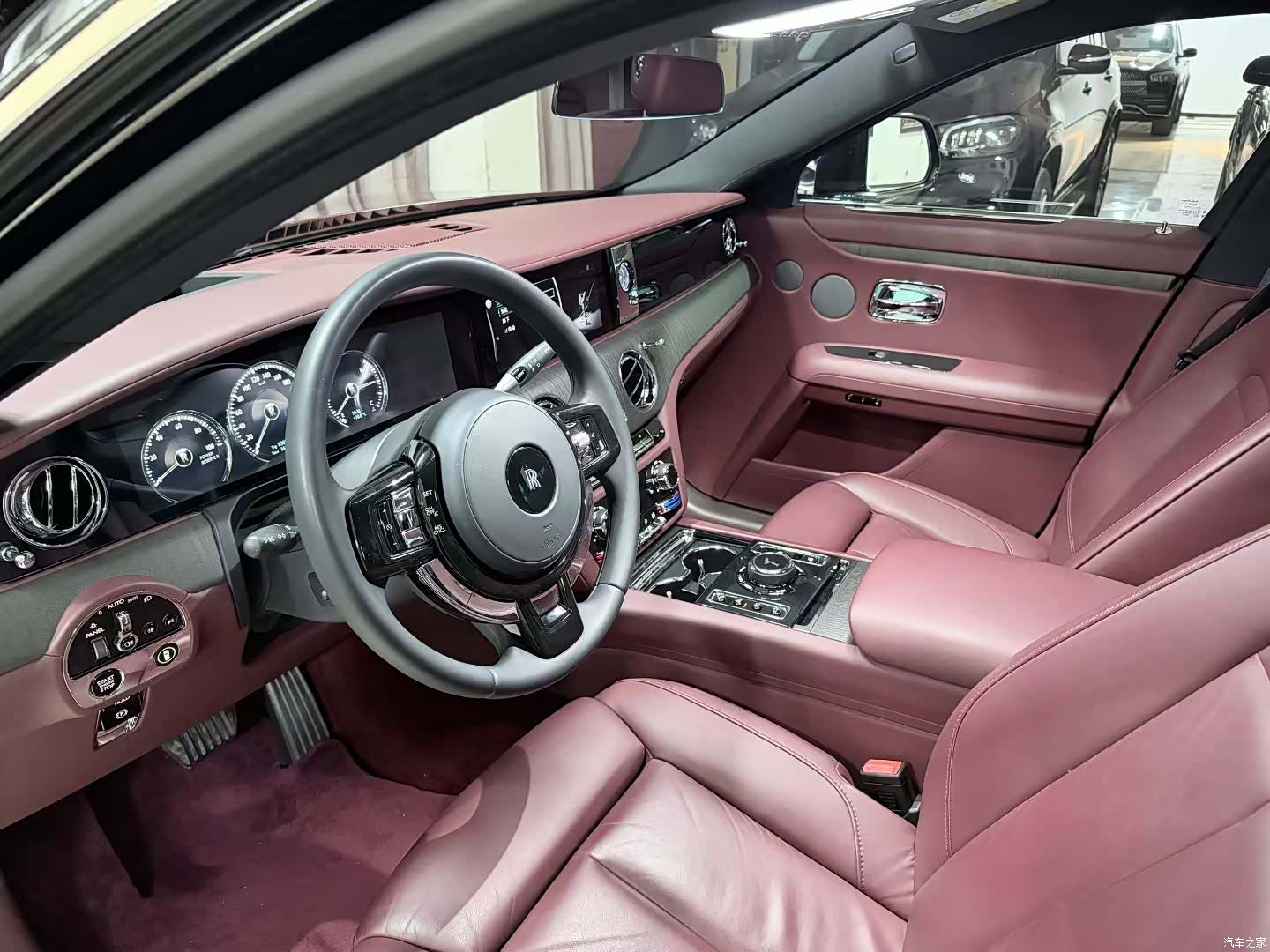 Rolls-Royce Ghost, 2025 все фото